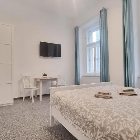 Finnem Tyrsova Apartament *