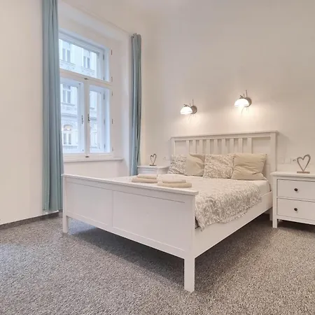 Finnem Tyrsova Apartament