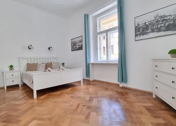 Finnem Tyrsova Apartament