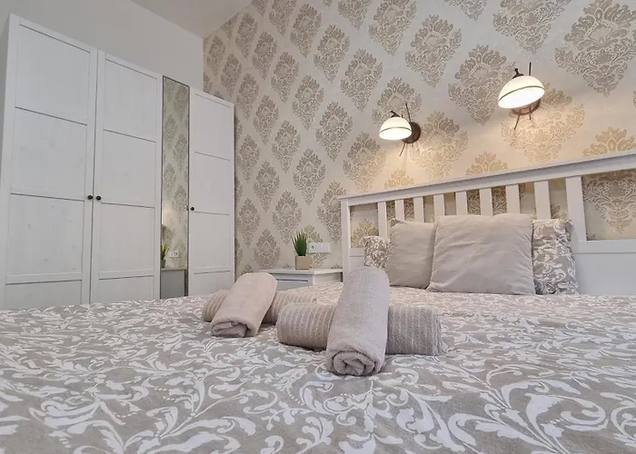 Finnem Tyrsova Apartament *