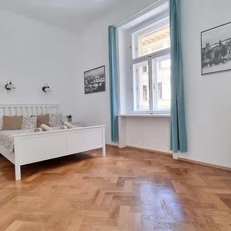 Finnem Tyrsova Apartamento