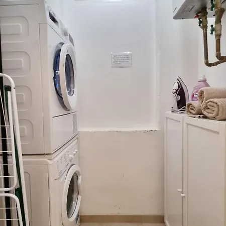 Finnem Tyrsova Apartamento *